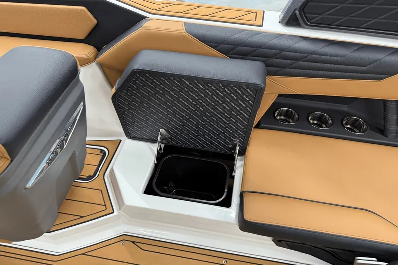Slide: The Image of Nautique Super Air Nautique S21 2026 - 44