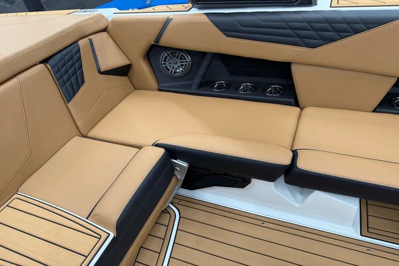 Slide: The Image of Nautique Super Air Nautique S21 2026 - 45