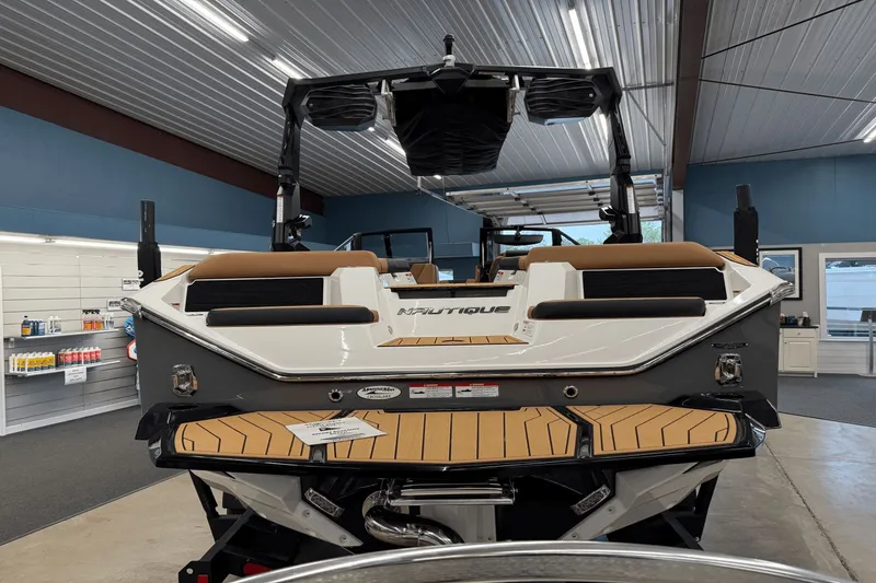 Slide: The Image of Nautique Super Air Nautique S21 2026 - 7