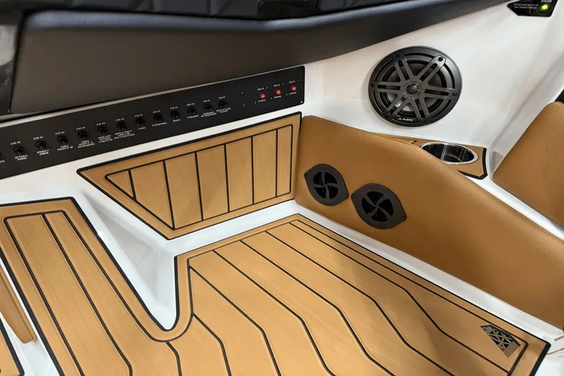 Slide: The Image of Nautique Super Air Nautique S21 2026 - 70