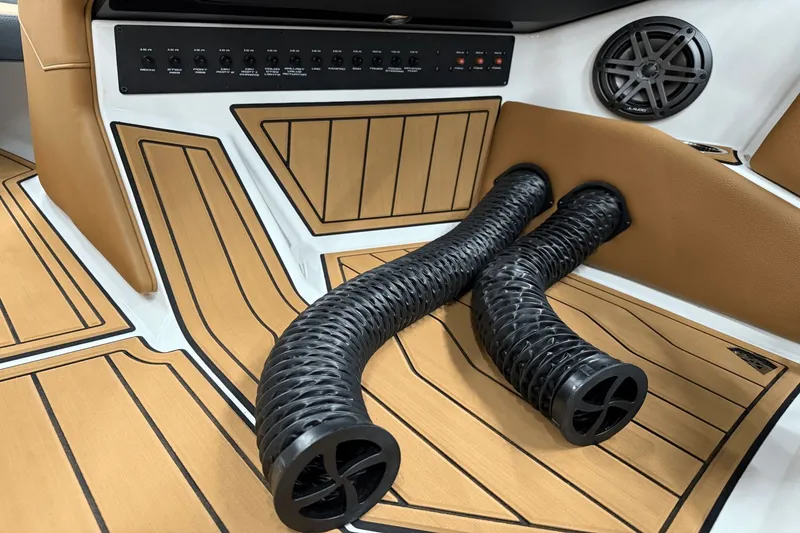 Slide: The Image of Nautique Super Air Nautique S21 2026 - 72