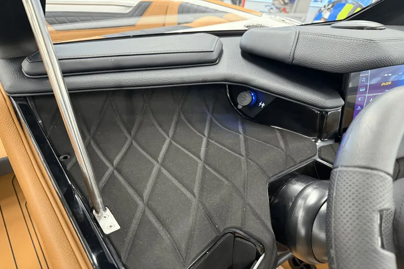 Slide: The Image of Nautique Super Air Nautique S21 2026 - 80