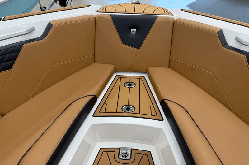 Slide: The Image of Nautique Super Air Nautique S21 2026 - 91