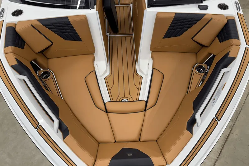Slide: The Image of Nautique Super Air Nautique S21 2026 - 92