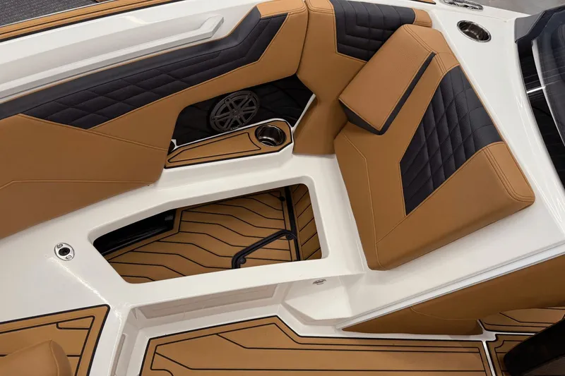 Slide: The Image of Nautique Super Air Nautique S21 2026 - 93