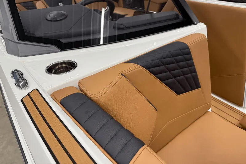 Slide: The Image of Nautique Super Air Nautique S21 2026 - 97