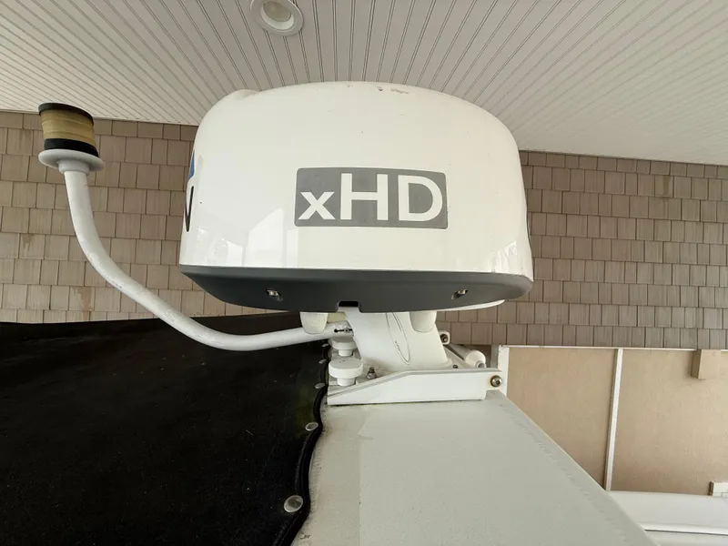 Slide: The Image of Radar equipment on a 2007 Carrera Boats 36 Center Console. - 32