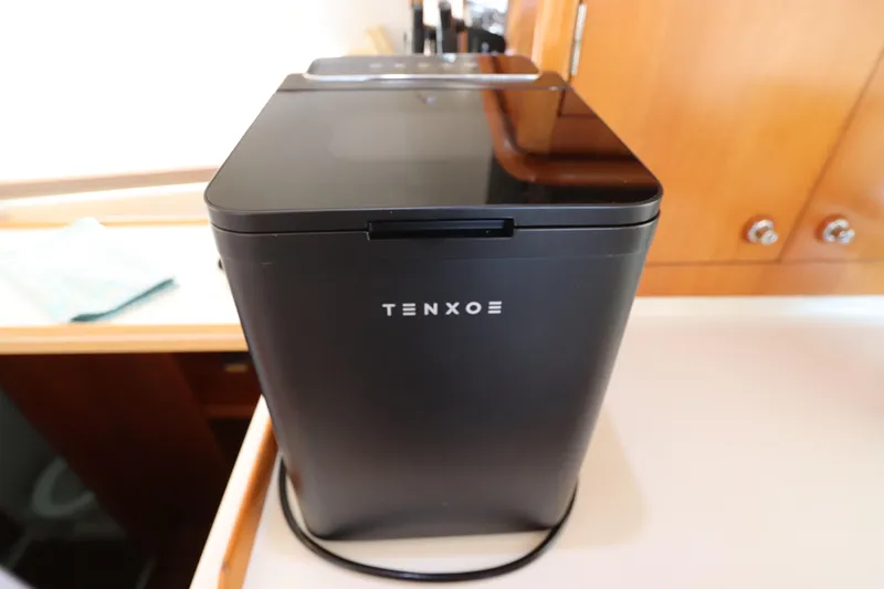 Slide: The Image of Lagoon 380 2001 - 50