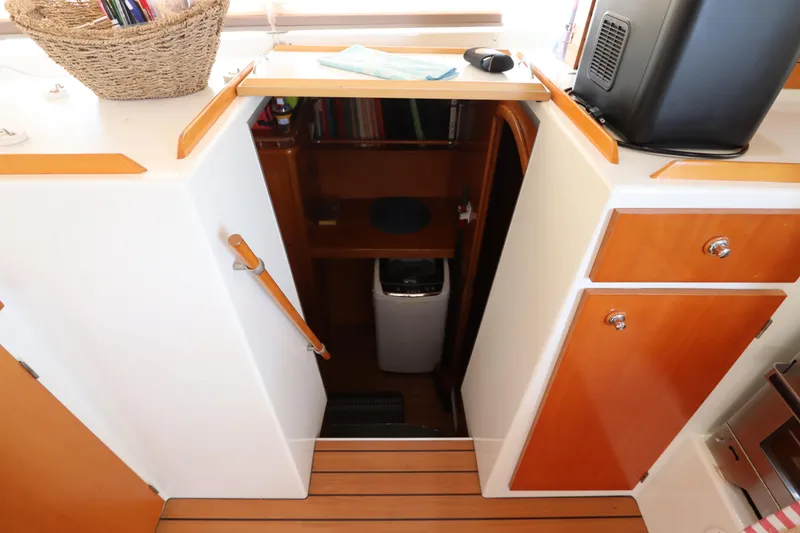 Slide: The Image of Lagoon 380 2001 - 56