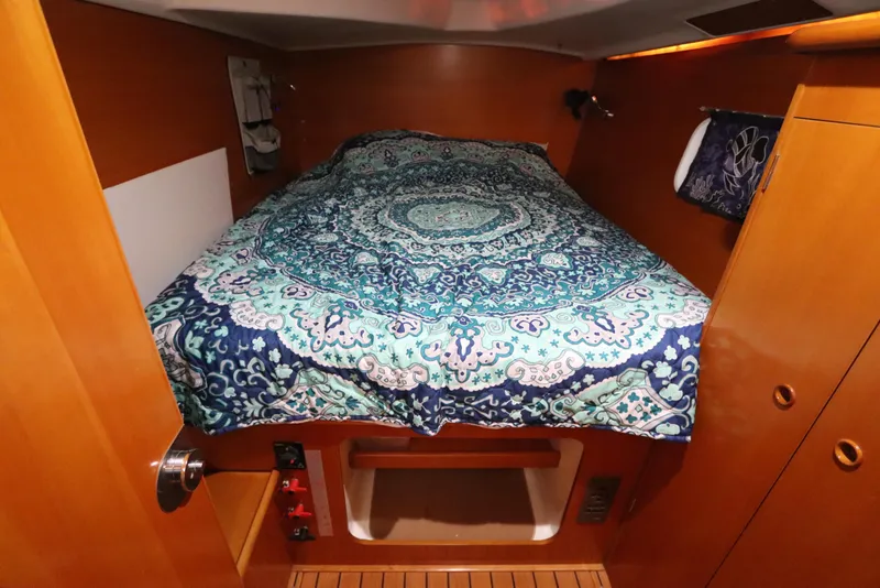 Slide: The Image of Lagoon 380 2001 - 70