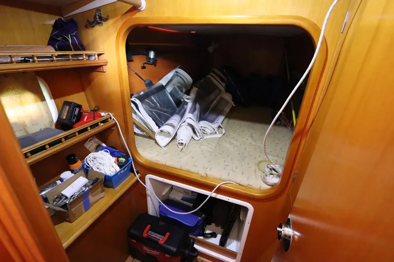 Slide: The Image of Lagoon 380 2001 - 76