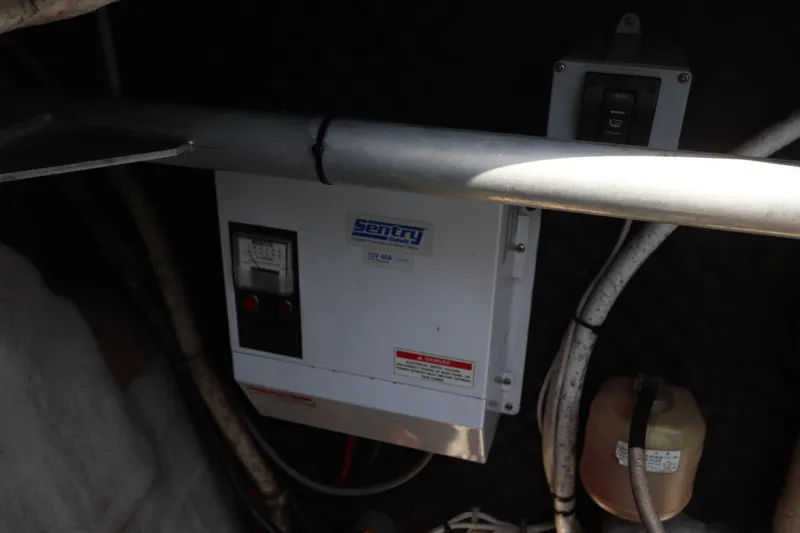 Slide: The Image of Lagoon 380 2001 - 90