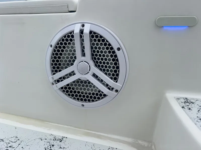 Slide: The Image of Speaker on 2015 Shallow Sport 24 Modified V boat interior. - 18