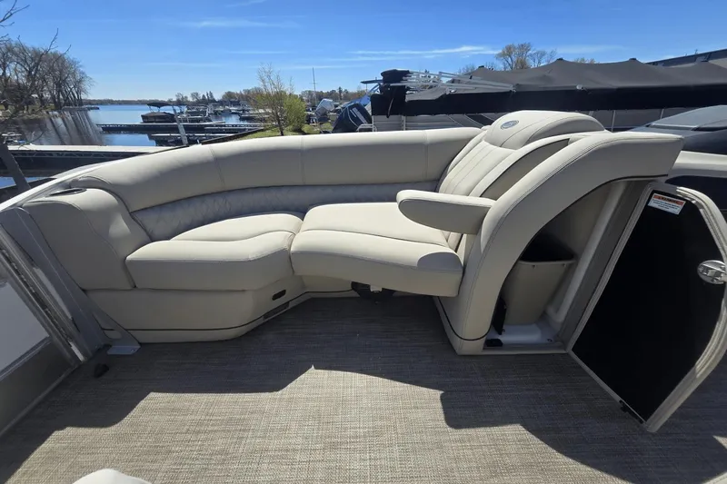 Slide: The Image of Barletta L21QC 2019 - 8