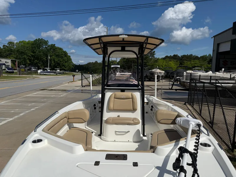 Slide: The Image of 2019 NauticStar 231 Hybrid boat with seating, docked under a clear blue sky. - 7
