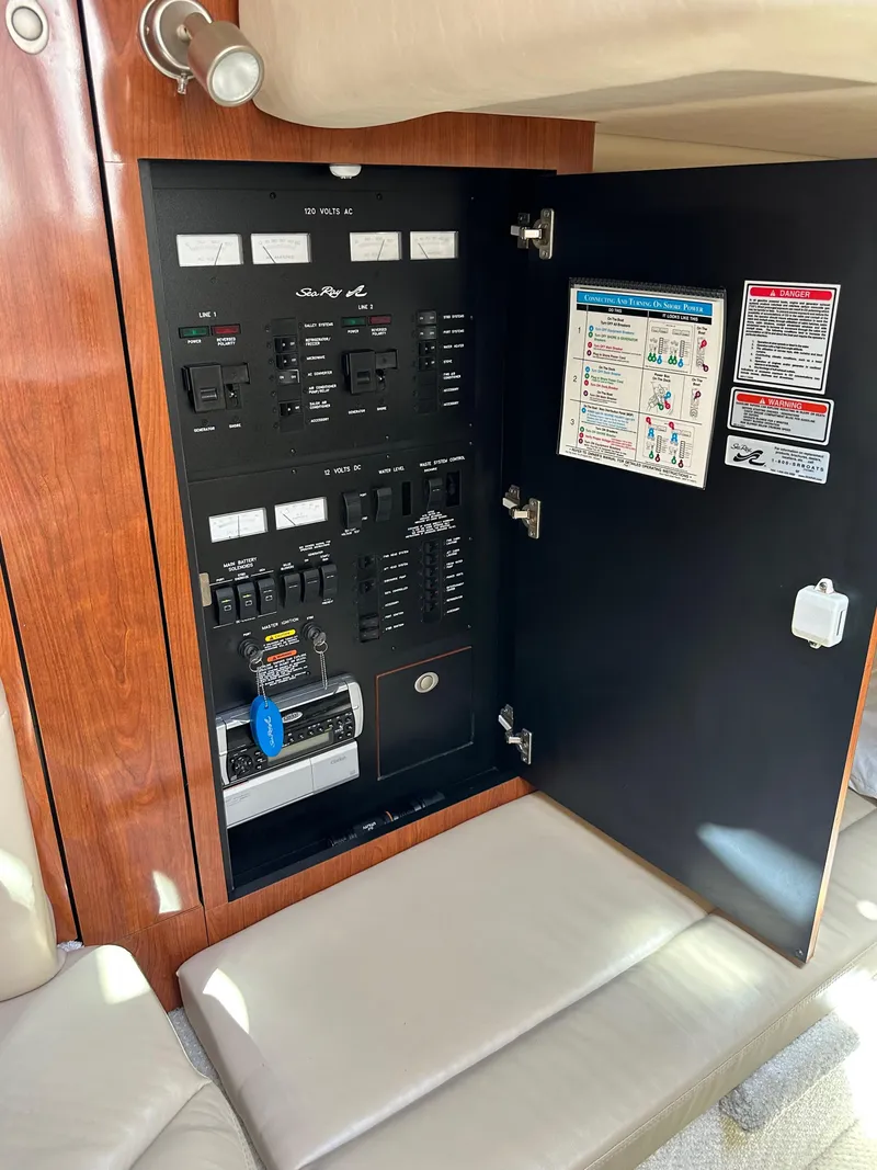 Slide: The Image of Sea Ray 360 Sundancer 2004 - 50