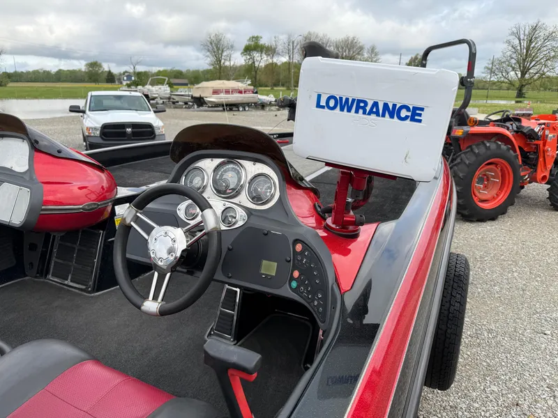Slide: The Image of 2007 Ranger Z21 Comanche boat dashboard with Lowrance GPS, steering wheel, and gauges. - 9