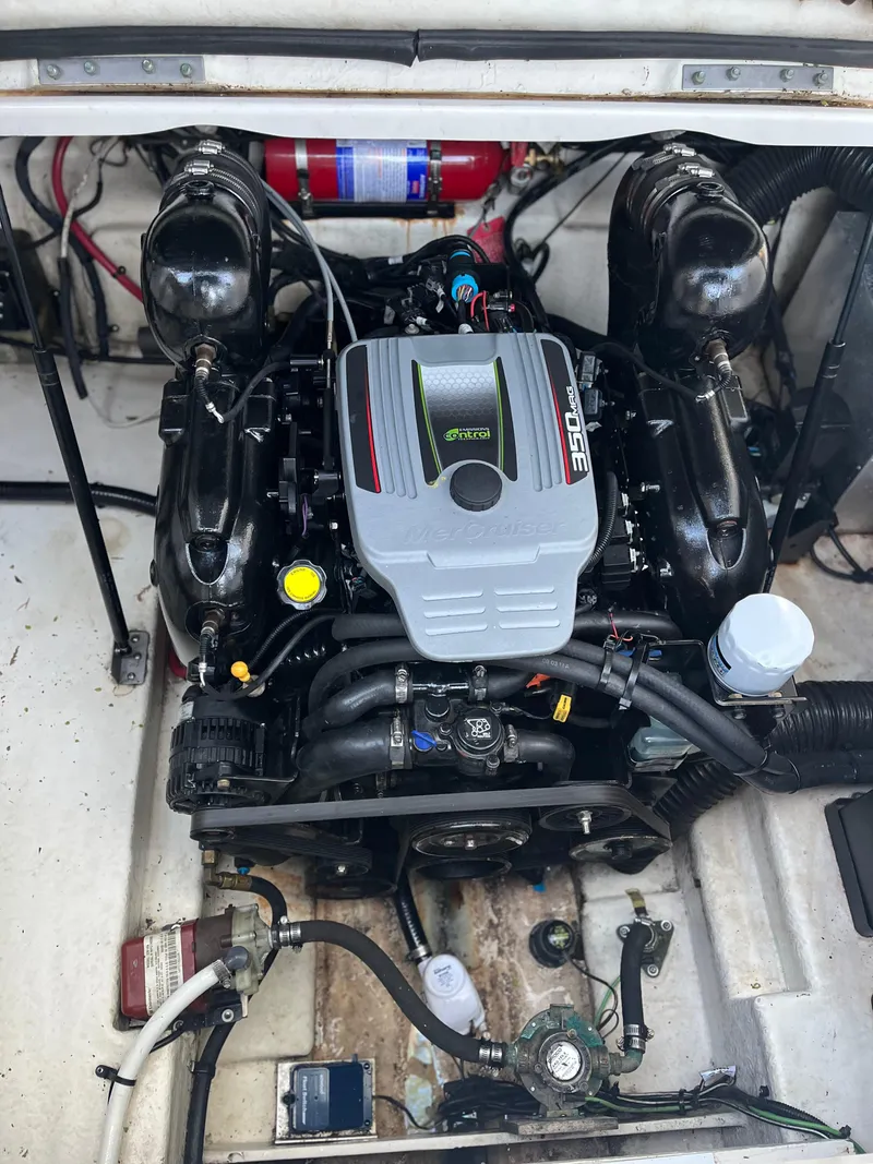 Slide: The Image of Engine compartment of a 2014 Sea Ray 260 Sundancer boat. - 27