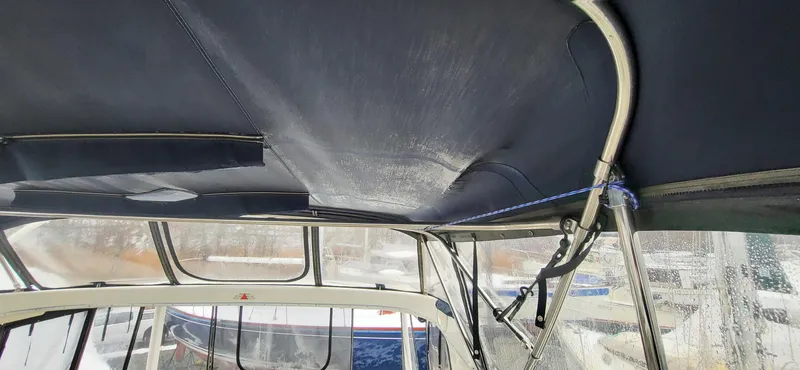 Slide: The Image of 2007 Silverton 43 Motor Yacht interior canopy and window view. - 14