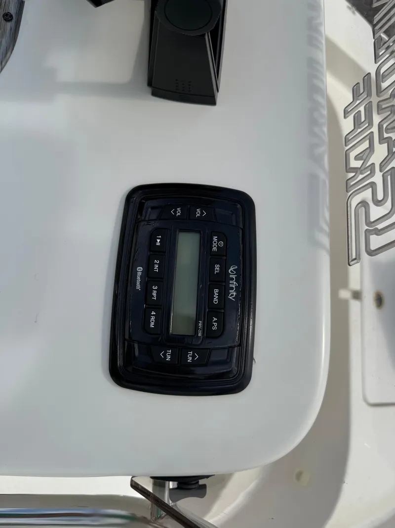 Slide: The Image of Control panel on 2015 Carolina Skiff 19 Sea Skiff boat dashboard. - 24