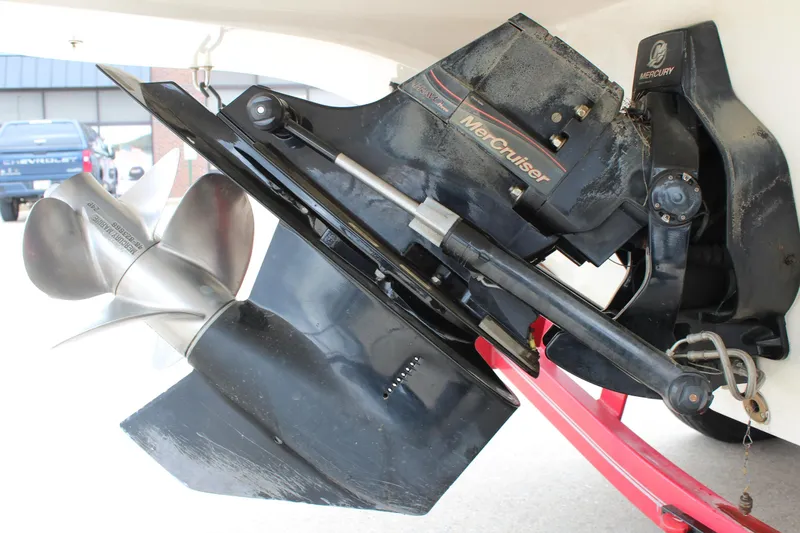 Slide: The Image of 2007 Rinker 246 Captiva Bowrider with MerCruiser outdrive and stainless steel propeller. - 34