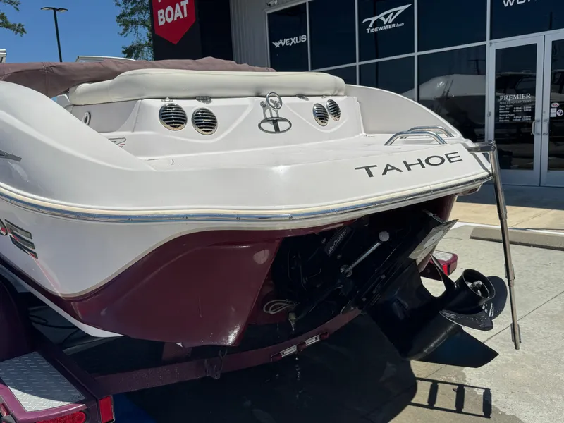 Slide: The Image of Rear view of a 2015 TAHOE Q7I boat on a trailer outside a dealership. - 8