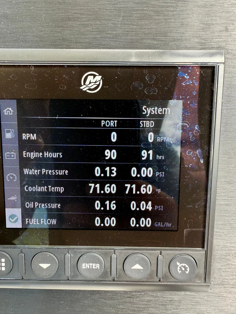 Slide: The Image of Beneteau Flyer 9 SUNdeck 2023 dashboard displaying engine hours and system metrics. - 43