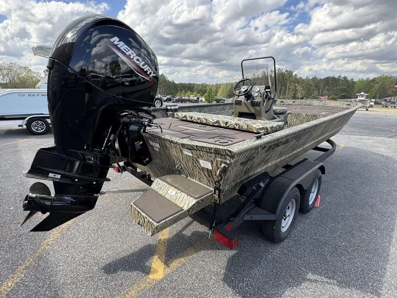 Slide: The Image of 2025 Tracker GRIZZLY® 2072 CC boat with Mercury engine on trailer, parked outdoors. - 6