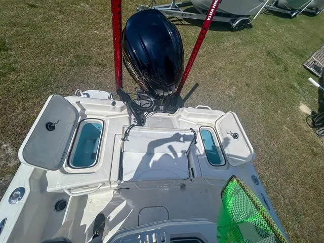 Slide: The Image of Skeeter SX2350 2022 - 11