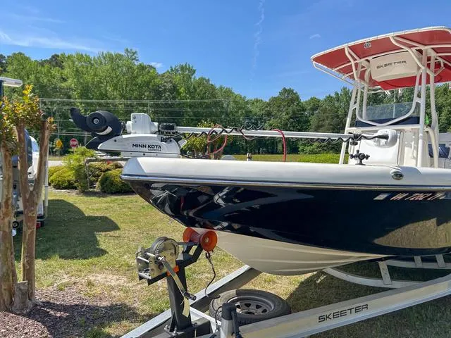 Slide: The Image of Skeeter SX2350 2022 - 13