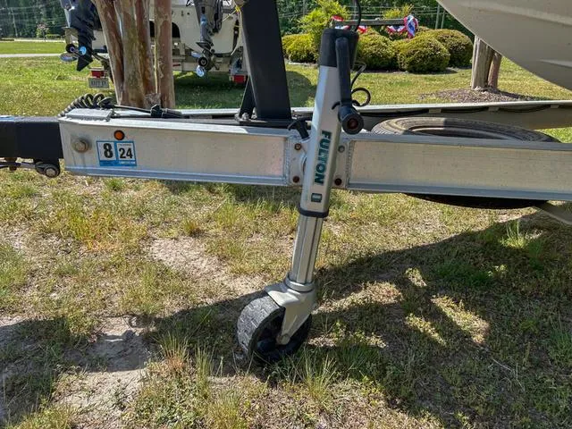 Slide: The Image of Skeeter SX2350 2022 - 15