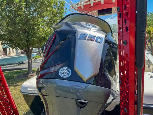 Slide: The Image of Skeeter SX2350 2022 - 18