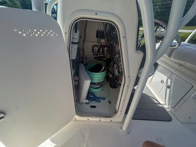 Slide: The Image of Skeeter SX2350 2022 - 19