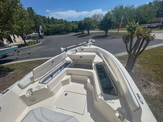 Slide: The Image of Skeeter SX2350 2022 - 22