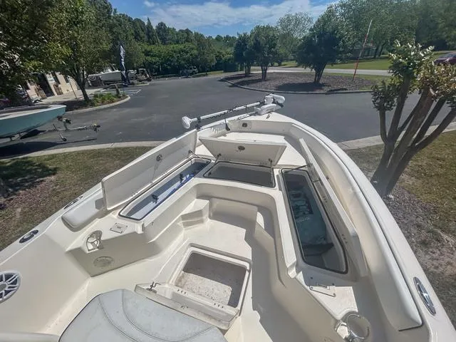 Slide: The Image of Skeeter SX2350 2022 - 23