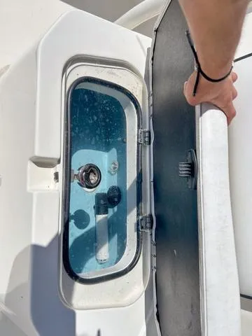 Slide: The Image of Skeeter SX2350 2022 - 24