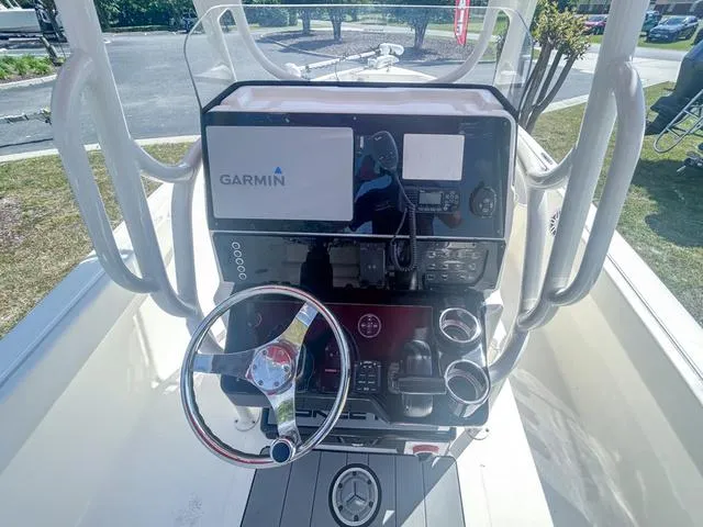 Slide: The Image of Skeeter SX2350 2022 - 6