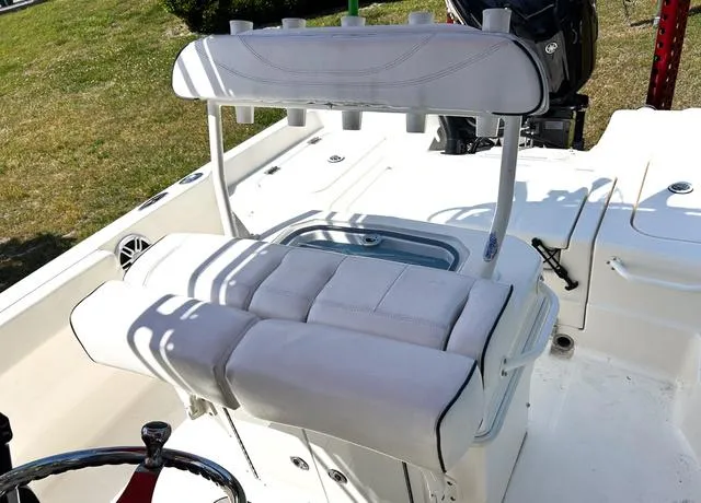 Slide: The Image of Skeeter SX2350 2022 - 9