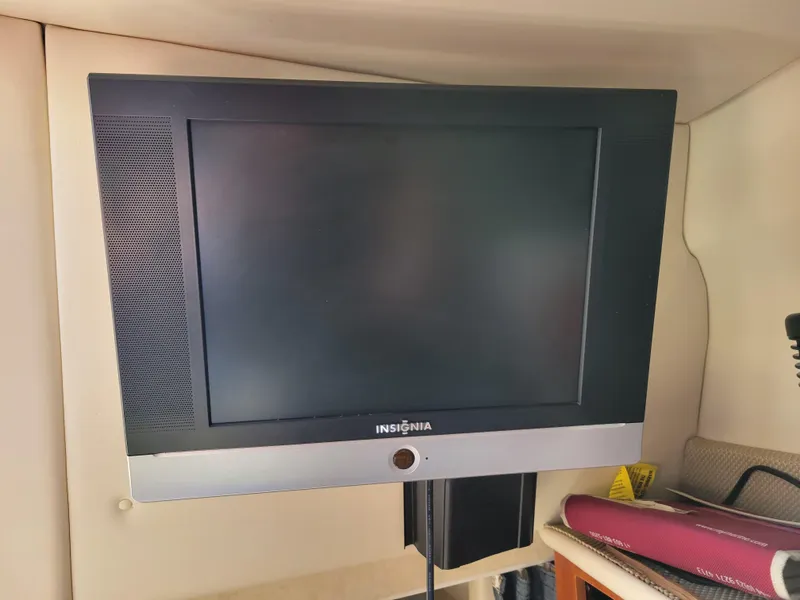 Slide: The Image of 2005 Bayliner 265 interior with Insignia TV mounted on the wall. - 24