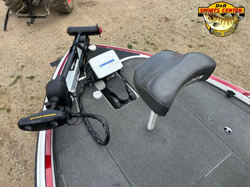 Slide: The Image of 2009 Triton 18X3 SC boat deck with seat, trolling motor, and Lowrance equipment. - 5