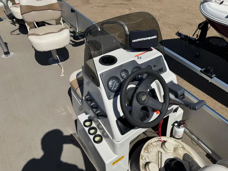 Slide: The Image of 2008 G3 SunCatcher 228 F&C Vinyl boat console with steering wheel and Humminbird device. - 14