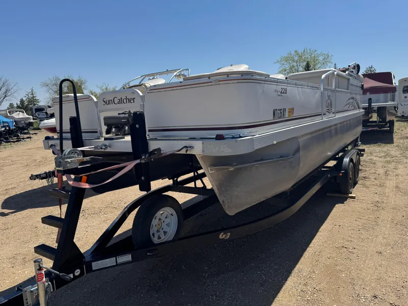 The Image of 2008 G3 SunCatcher 228 F&C Vinyl boat on trailer, parked outdoors. - 1