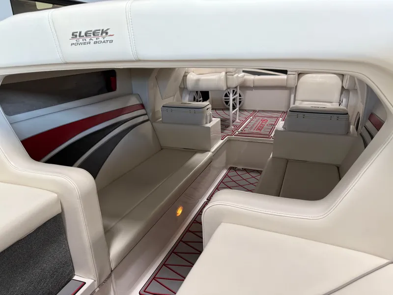 Slide: The Image of Interior of a 2006 Sleekcraft Heritage boat with white and red seating. - 13