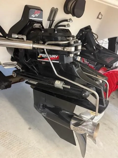 Slide: The Image of Mercury outboard motor on a 2000 Fountain 27 Fever boat, featuring a Bravo propeller. - 12