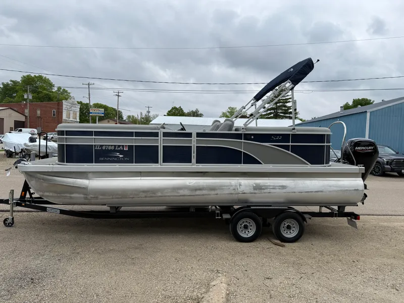 Slide: The Image of 2021 Bennington 22 SSR pontoon boat on trailer, side view, overcast sky. - 4