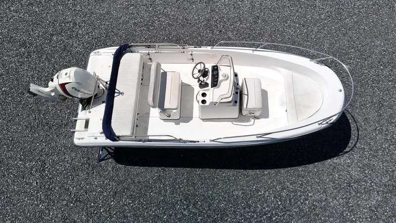 Slide: The Image of 2001 Boston Whaler DAUNTLESS boat, aerial view, white hull, outboard motor, spacious deck. - 7