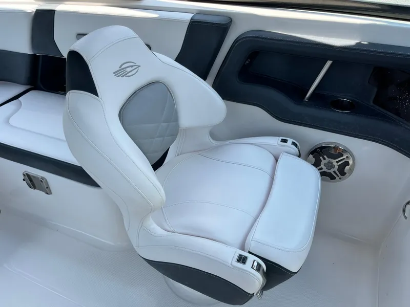 Slide: The Image of 2020 Chaparral 257 SSX boat seat, white leather, modern design. - 15