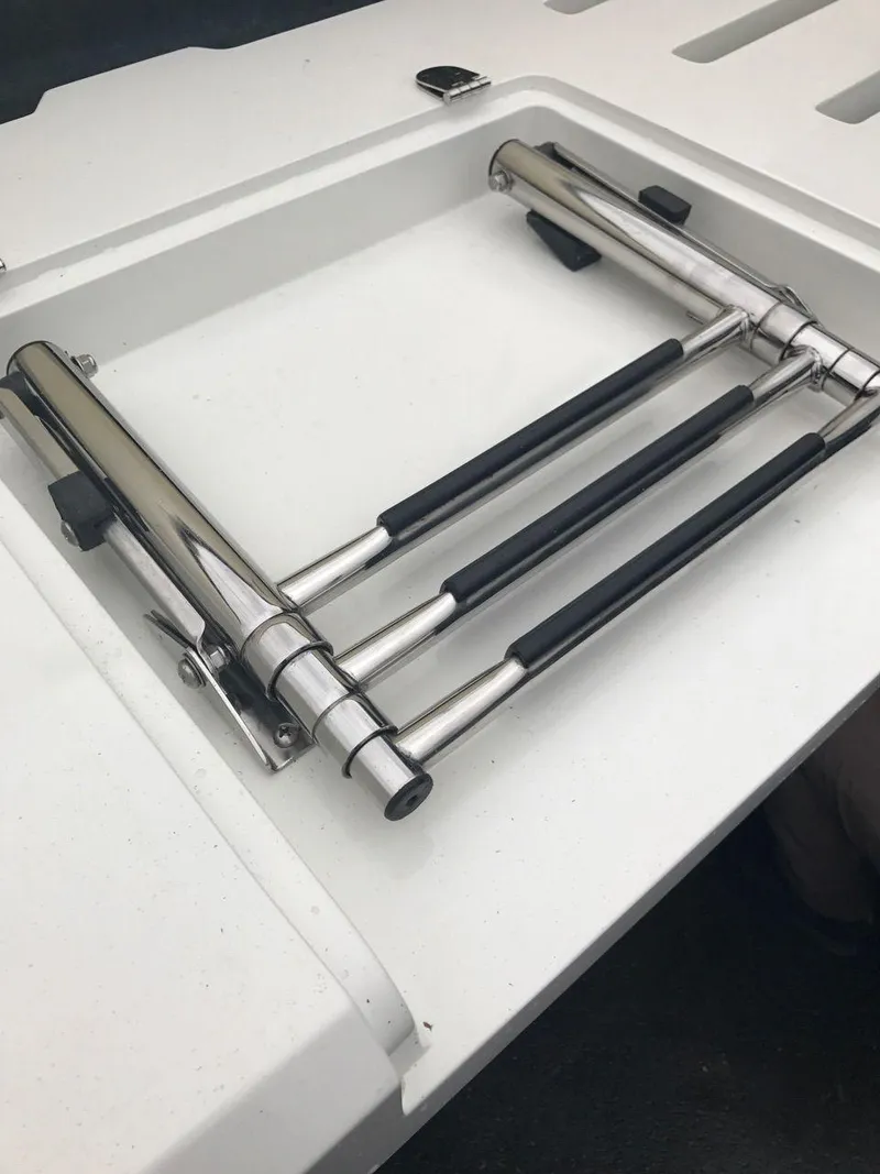 Slide: The Image of White seating area on a 2007 Tiara Yachts 3000 Open boat. - 16