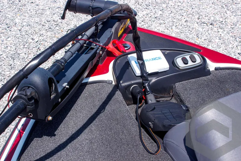 Slide: The Image of 2014 Nitro Z Series Z-7 boat deck with trolling motor and control panel. - 21