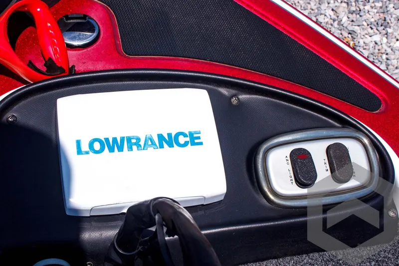 Slide: The Image of Control panel of 2014 Nitro Z Series Z-7 boat with Lowrance device. - 22